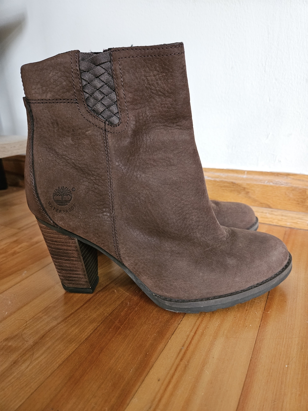 Timberland Waterproof Women's  Suede Block Heel Ankle Boots - Size 7.5